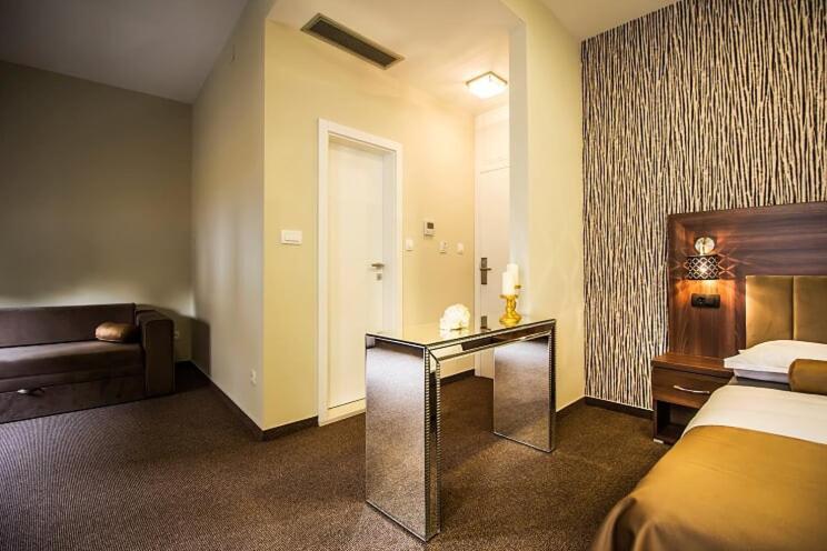 Central Luxury Rooms Omiš Eksteriør bilde